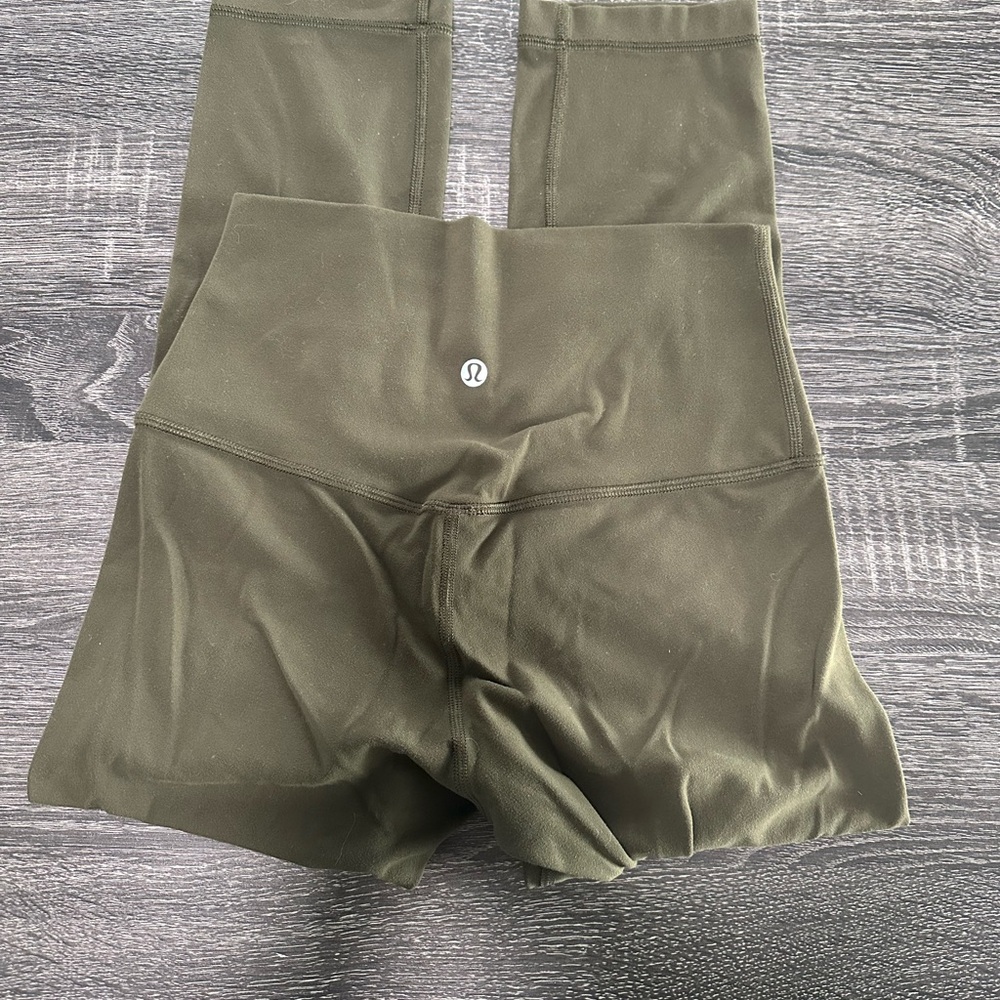 lululemon crop athletic leggings - Picture 3 of 4